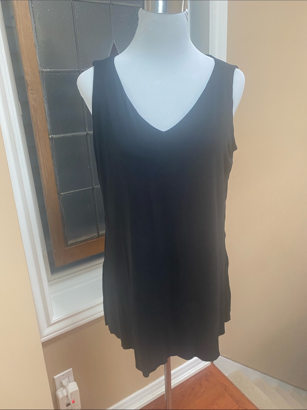 Eileen Fisher 100% silk  Black V-Neck Sleeveless Tank